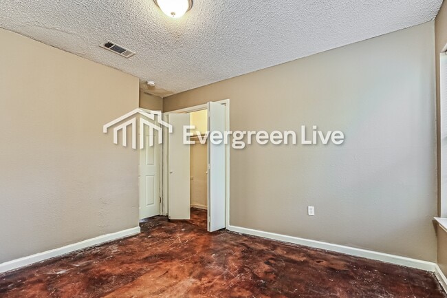 Building Photo - 2906 Elam St