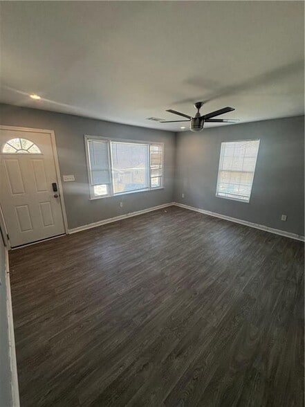 Building Photo - 248 Upshaw St SW