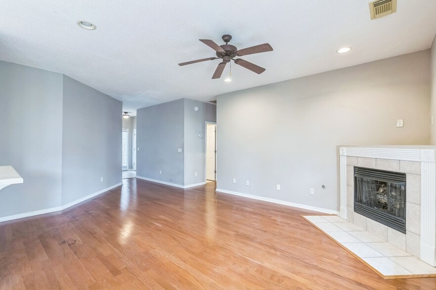 Building Photo - 2209 44th Ave