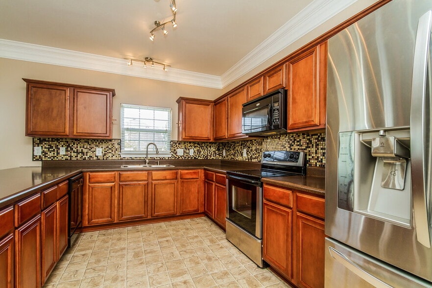 Building Photo - 310 Sarava Ln
