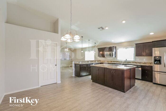 Building Photo - 30696 N Royal Oak Way