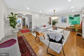 Building Photo - 5601 Beam Ct