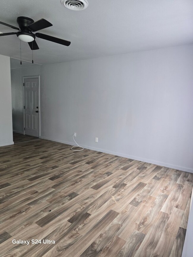 Building Photo - Nice 3BD/1BA