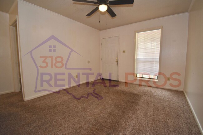 Building Photo - 106/108 Debra Ln