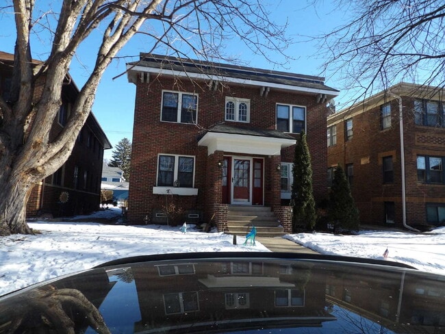 Building Photo - 2 Bedroom Condo in Brownstone