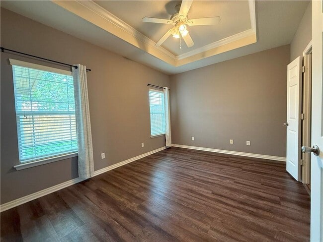 Building Photo - 661 Appleridge Dr