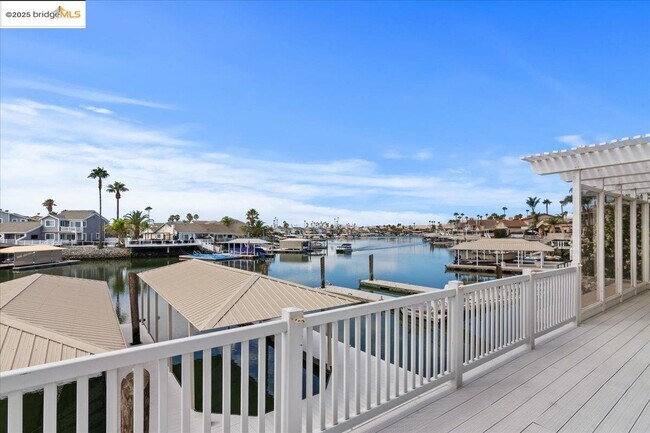 Building Photo - 5752 Drakes Dr