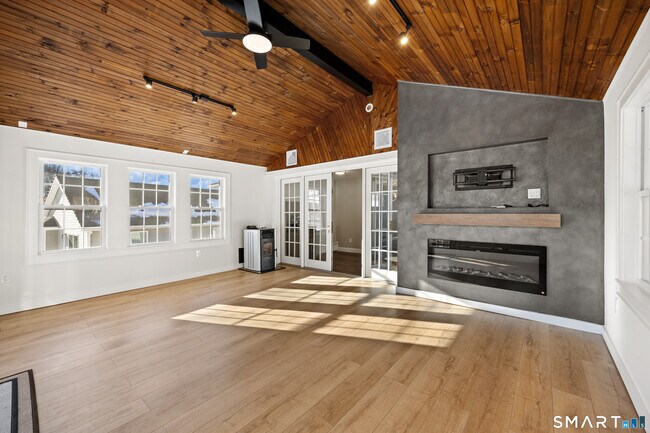 Building Photo - 260 French St