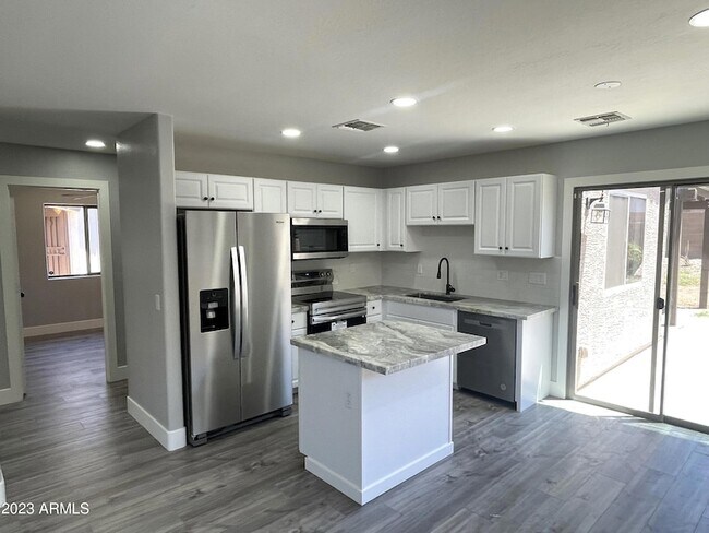 Building Photo - 1731 E Jeanne Ln