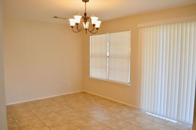 Building Photo - Beautiful, remodeled 3 bedroom 2 bath in C...