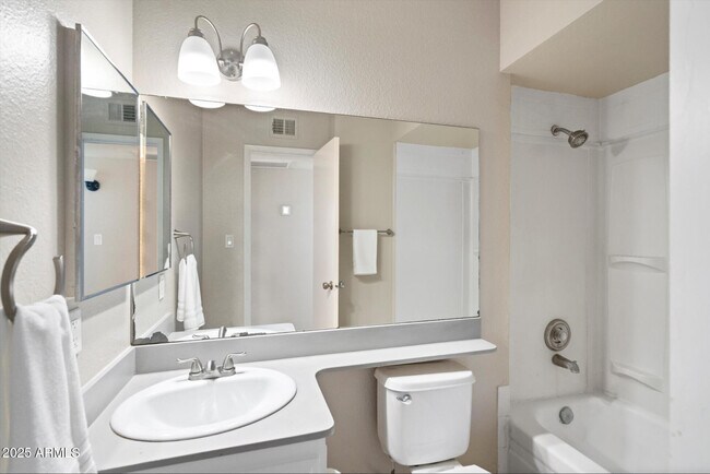 Building Photo - 555 N May