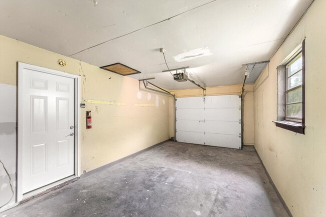 Building Photo - 7308 Meadowbrook Cir