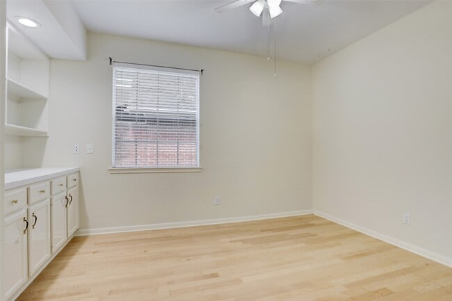 Building Photo - 14019 Lake Trail Dr