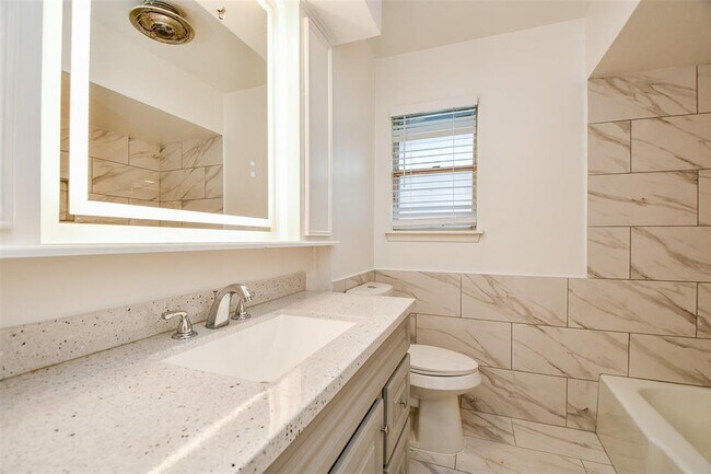 Building Photo - 162 Bluebonnet St