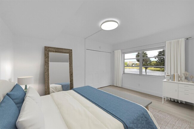 Building Photo - 2801 N Palm Aire Dr