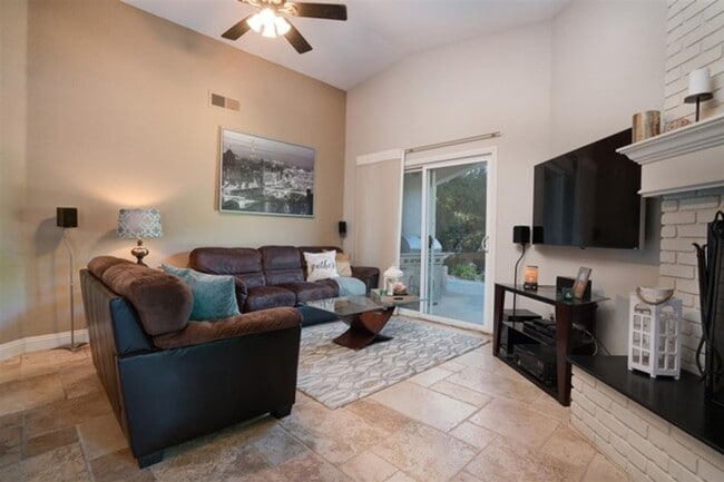 Building Photo - Beautiful 3 bedroom, 2 bath in San Diego County Estates- Amazing backyard, perfect for entertaini...