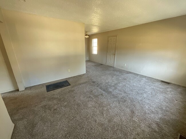 Building Photo - 2305 Doris Ave