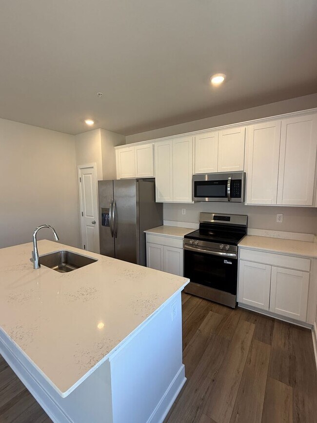 Building Photo - 1670 Lake Placid Dr