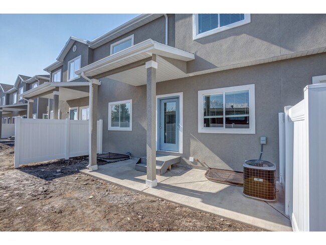 Building Photo - 1155 S 225 E