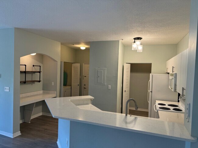 Building Photo - 510 Florida Club Blvd