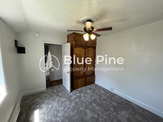 Building Photo - 498 E 17th St