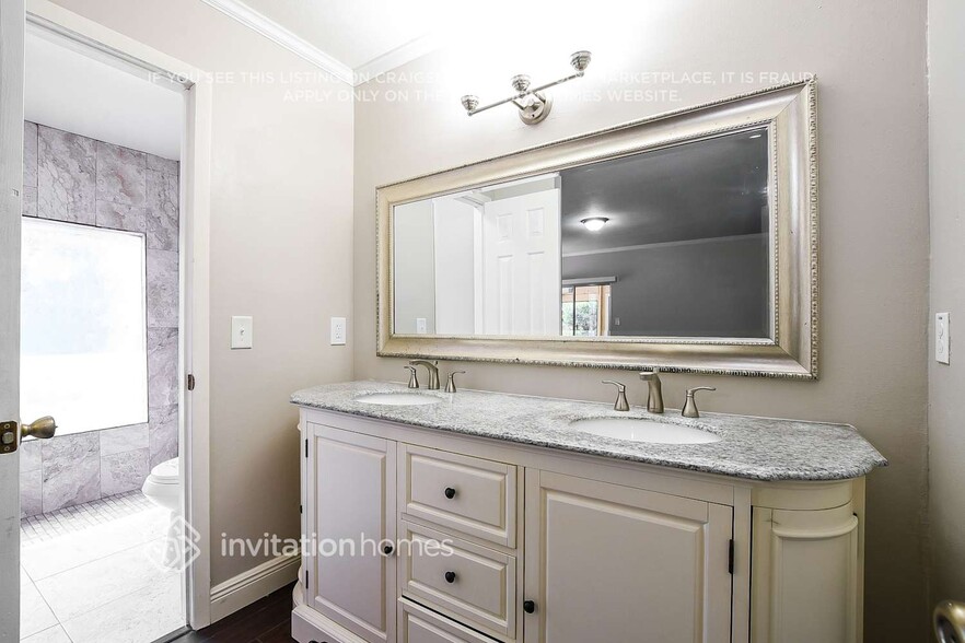 Building Photo - 3908 Woodglade Cove