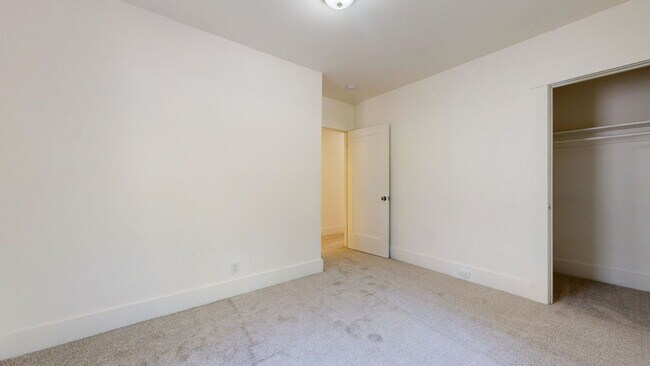 Building Photo - Bright Country Three Bedroom One Bathroom ...