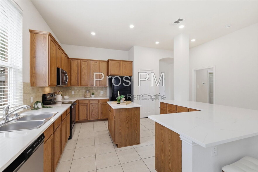 Building Photo - 2432 Chesterwood Dr