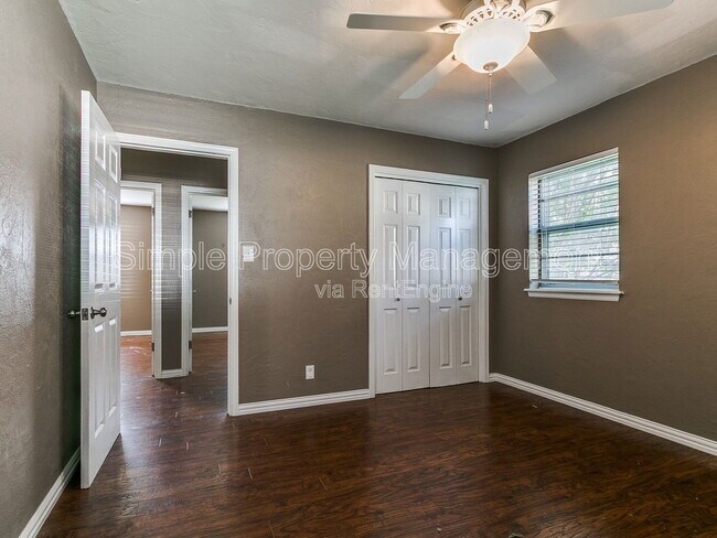Building Photo - 1404 Crown Point Ave