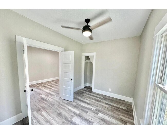 Building Photo - 2317 Lyon St