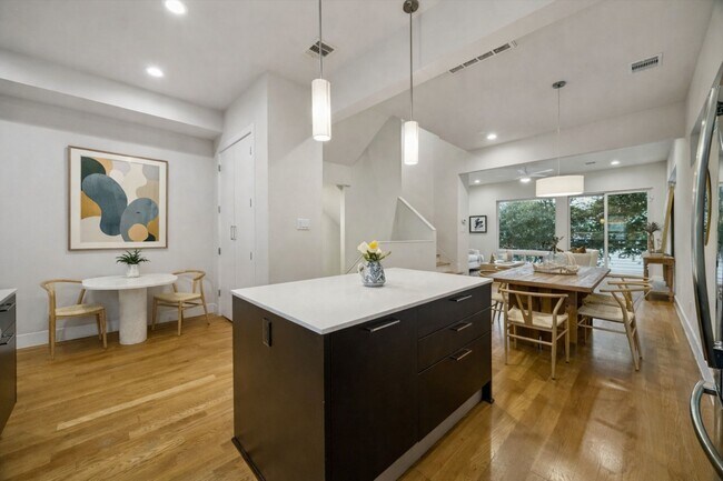 Building Photo - 2715 St Emanuel St