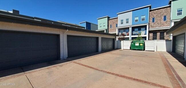 Building Photo - 3411 N 12th Pl