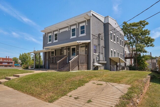 Building Photo - 652 S Jefferson Ave