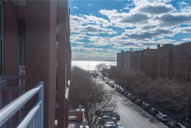 Building Photo - 50 Oceana Dr W
