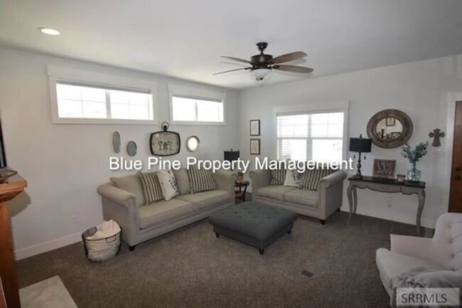 Building Photo - 705 Birmingham Ln