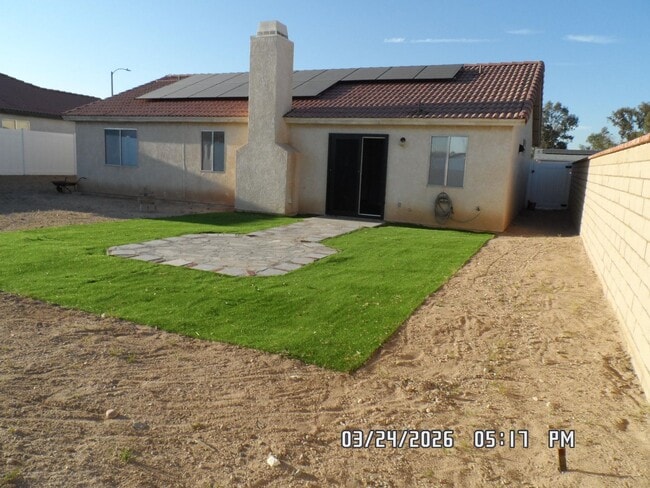 Building Photo - 3 Bedrooms, 2 Bathrooms, approx. 1112 sq. ft., 2 Car Garage, Solar Panels, Internet Included. Cos...