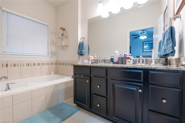 Building Photo - 605 Brickell Chase