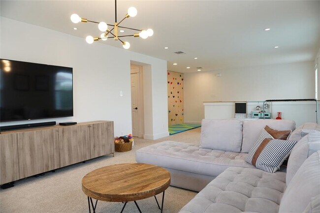 Building Photo - 8604 Capitol View Dr