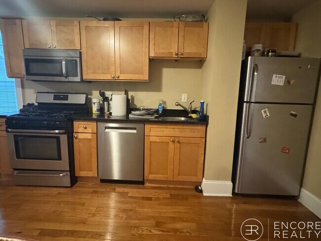 Building Photo - 44 Hillside St