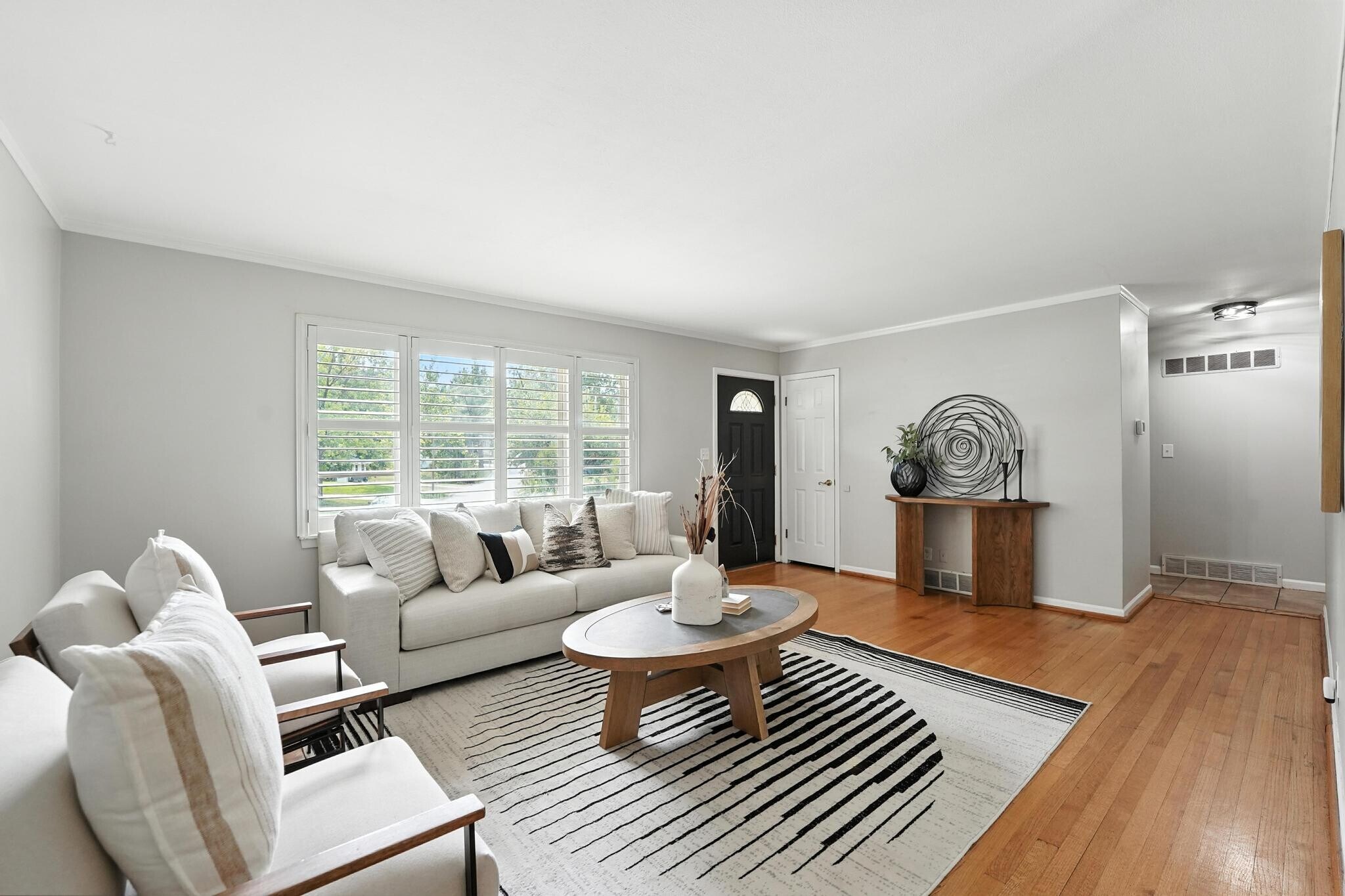 Living room - 4100 E 112th St