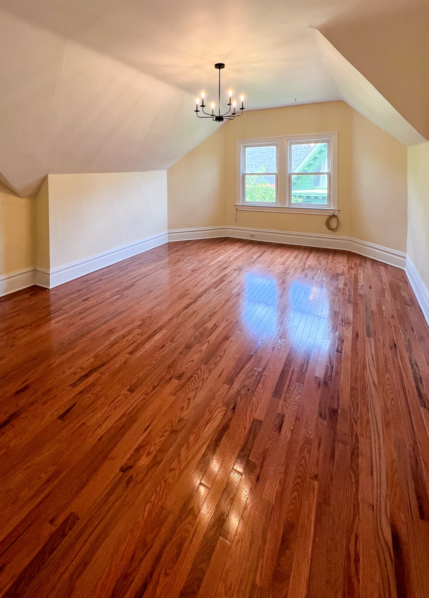 Living Room - 926 Savannah Ave
