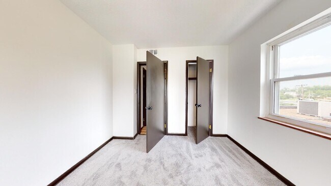 Building Photo - Parma - Ridgewood Lofts - 2 Bedroom - 1 Bath