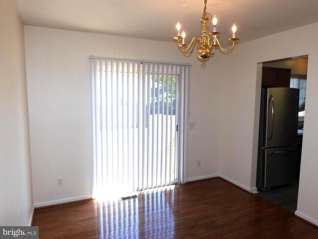 Building Photo - 8566 Kingsway Dr