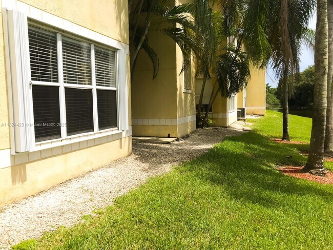 Building Photo - 437 Vista Isles Dr