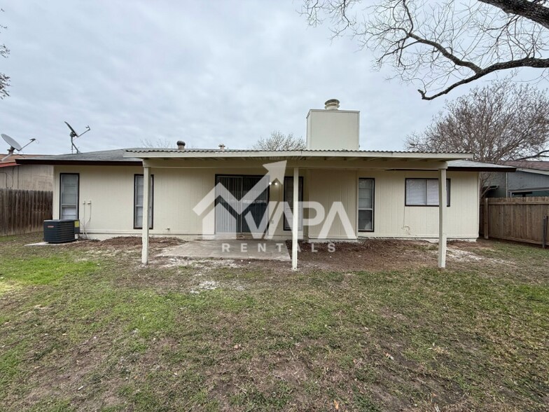 Building Photo - 10815 Green Heights Dr