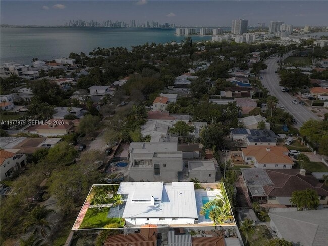 Building Photo - 1519 Biarritz Dr