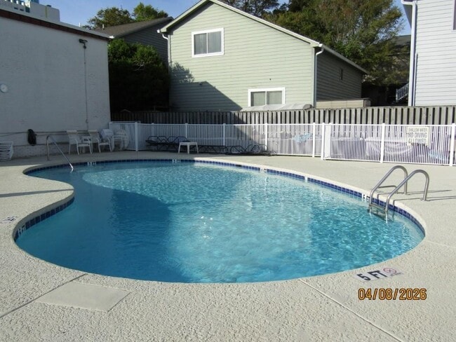 Building Photo - 2204 Perrin Dr