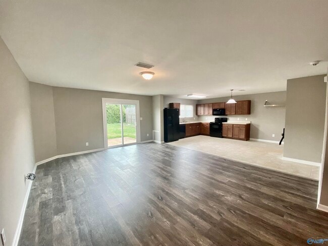 Building Photo - 3129 Lakeland Dr SW