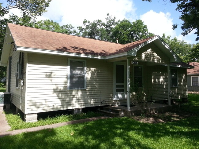 Primary Photo - 2110 N Galveston Ave