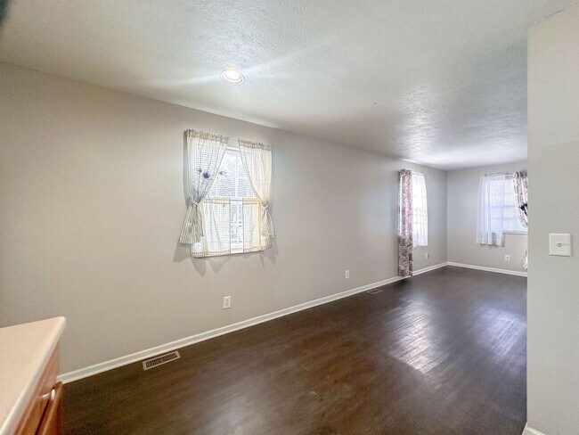 Building Photo - 1326 S Elizabeth St